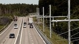 Першу у світі електродорогу для вантажівок тестують у Швеції